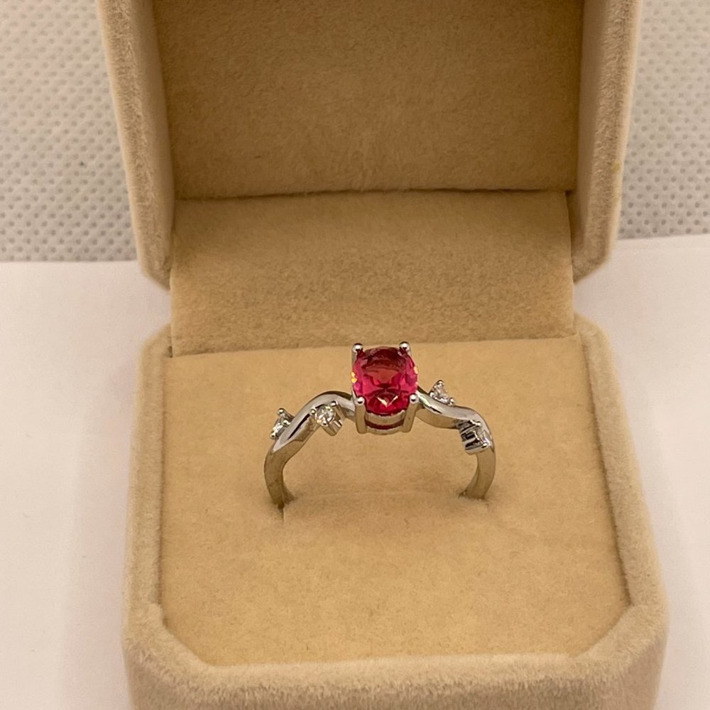 WHITEGOLD RUBY WEDDING RING - Picture 4 of 6